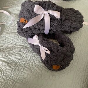 Charcoal chunky slipperss